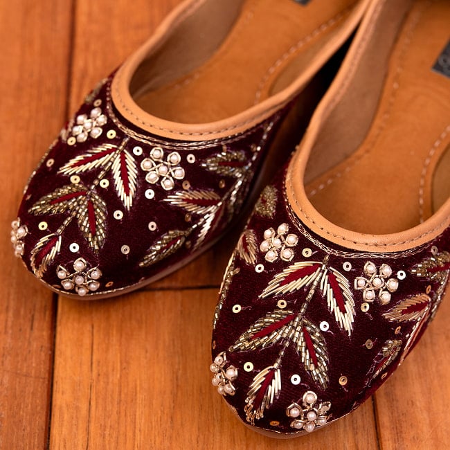ゴージャス刺繍のマハラニフラットシューズ 3 - 拡大写真です