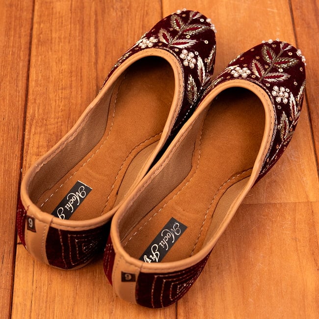 ゴージャス刺繍のマハラニフラットシューズ 7 - 上からの写真です