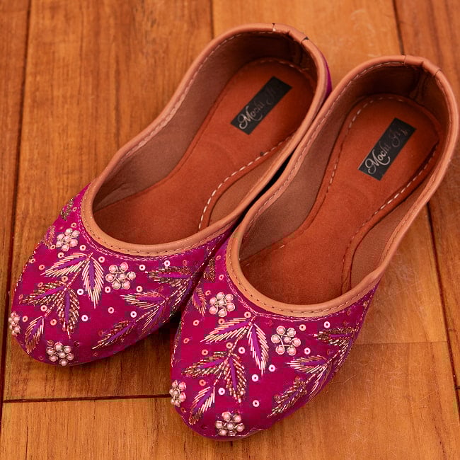 ゴージャス刺繍のマハラニフラットシューズ 2 - 全体写真です