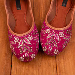 ゴージャス刺繍のマハラニフラットシューズ - サブ4