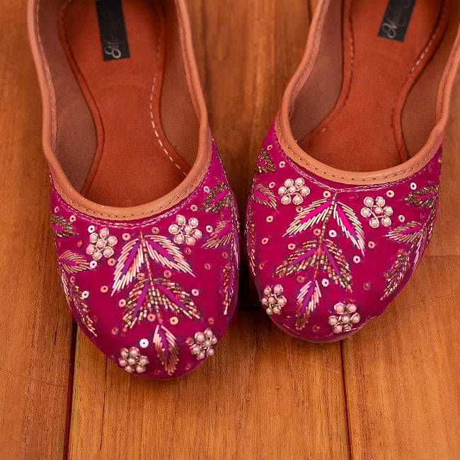 ゴージャス刺繍のマハラニフラットシューズ 4 - 別の角度から