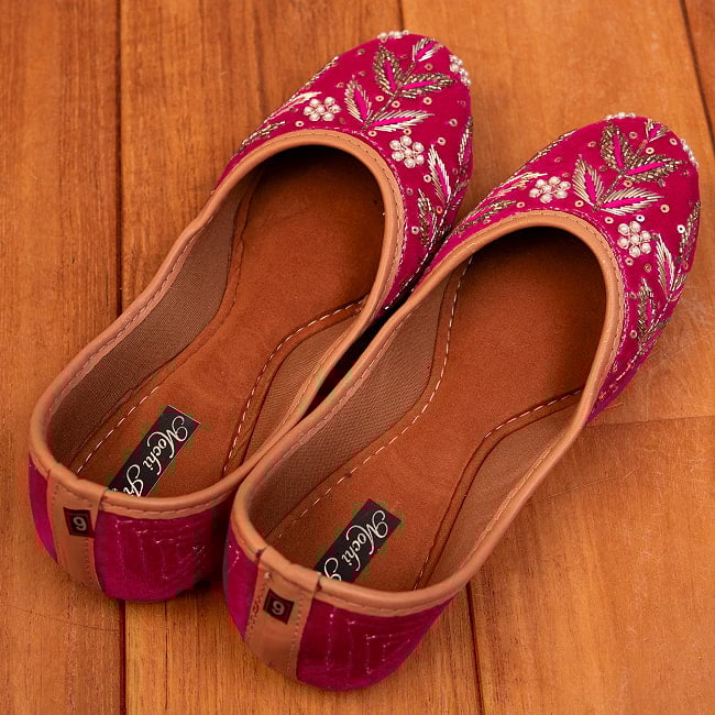 ゴージャス刺繍のマハラニフラットシューズ 7 - 上からの写真です