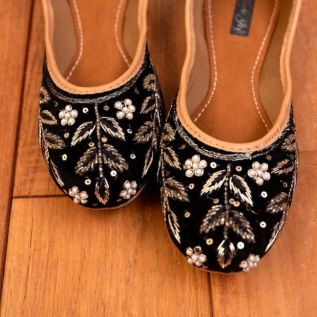 ゴージャス刺繍のマハラニフラットシューズ 4 - 別の角度から