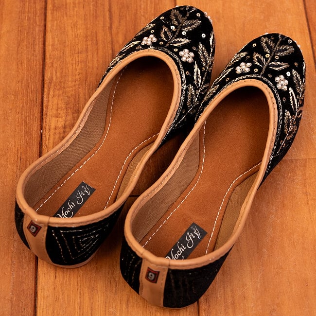 ゴージャス刺繍のマハラニフラットシューズ 7 - 上からの写真です
