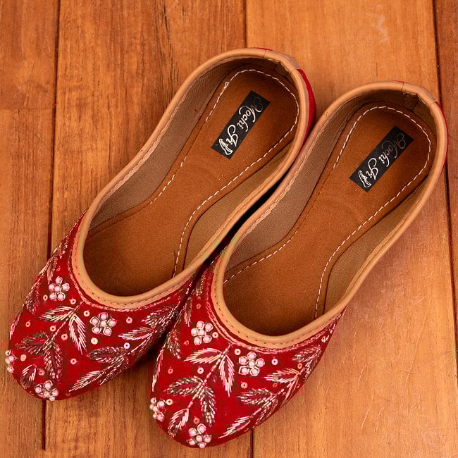ゴージャス刺繍のマハラニフラットシューズ 2 - 全体写真です