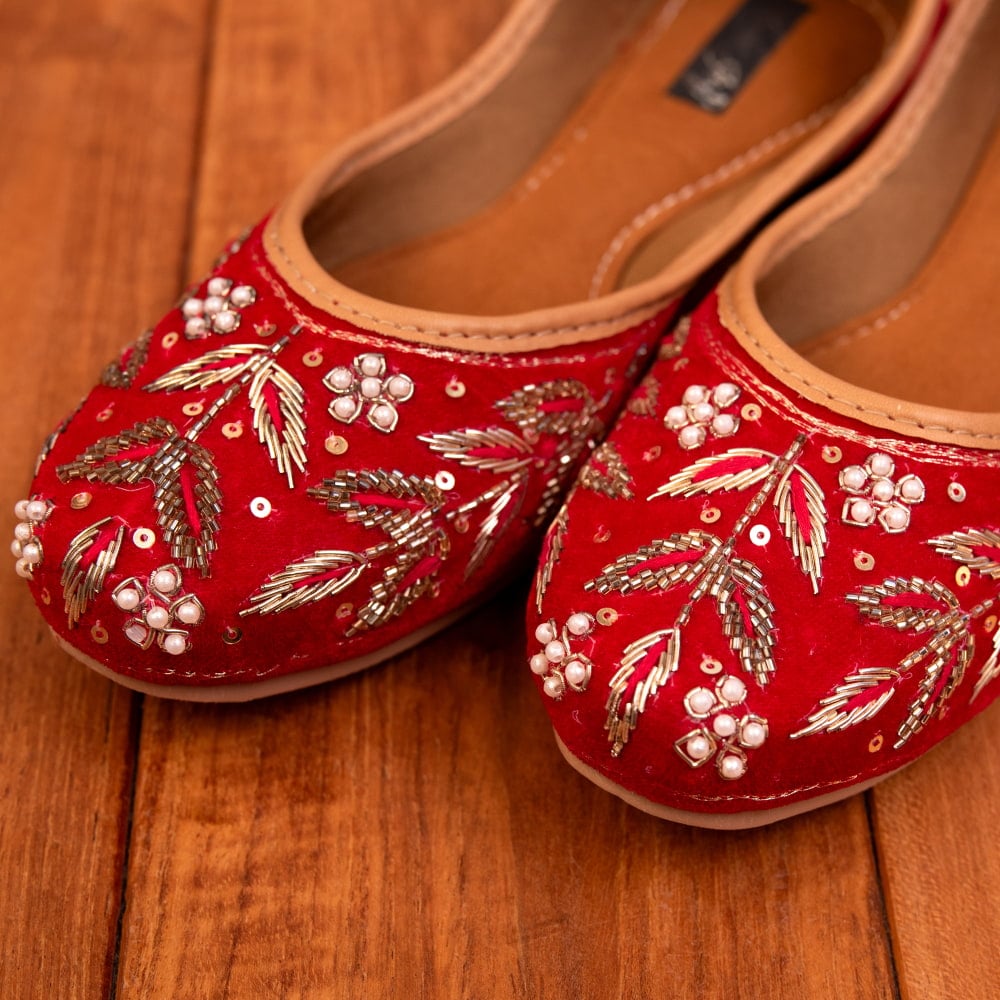 ゴージャス刺繍のマハラニフラットシューズ2枚目の説明写真です