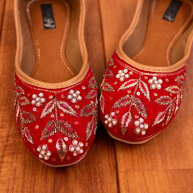 ゴージャス刺繍のマハラニフラットシューズ 4 - 別の角度から