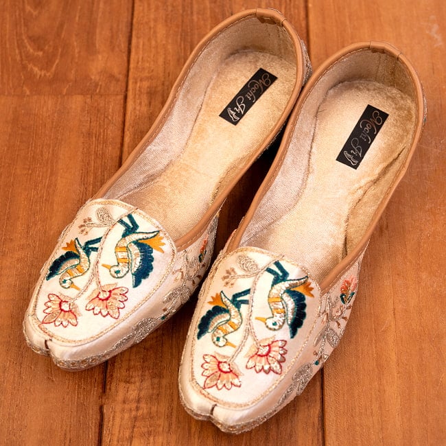 ゴージャス刺繍のマハラニフラットシューズ 2 - 全体写真です