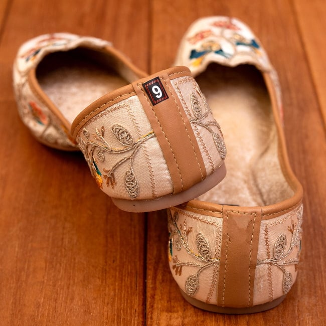 ゴージャス刺繍のマハラニフラットシューズ 6 - かかと部分です