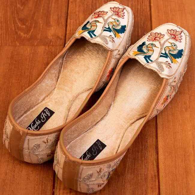 ゴージャス刺繍のマハラニフラットシューズ 7 - 上からの写真です