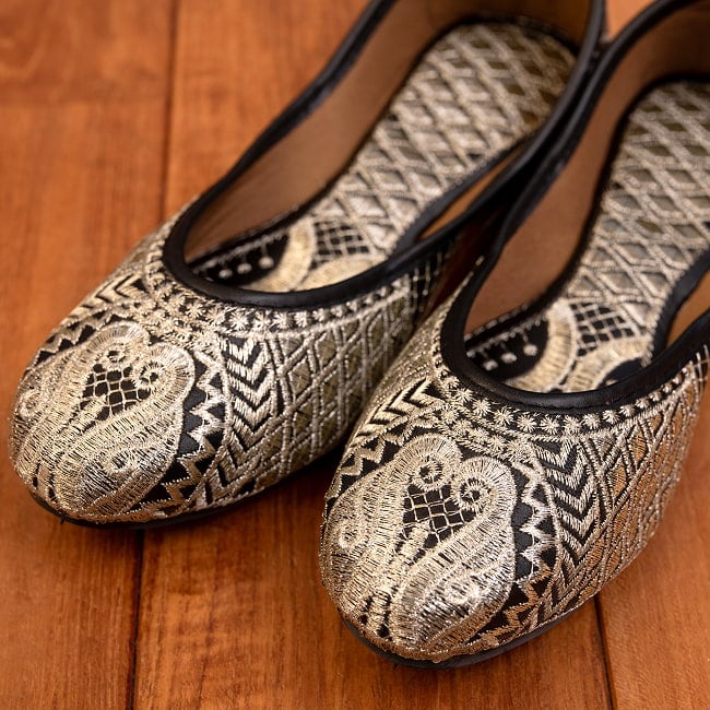 ゴージャス刺繍のマハラニフラットシューズ 3 - 拡大写真です