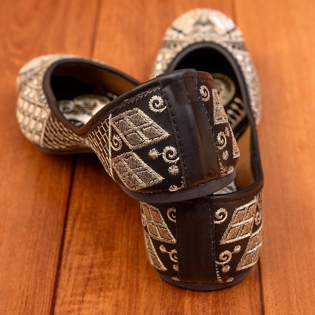 ゴージャス刺繍のマハラニフラットシューズ 6 - かかと部分です