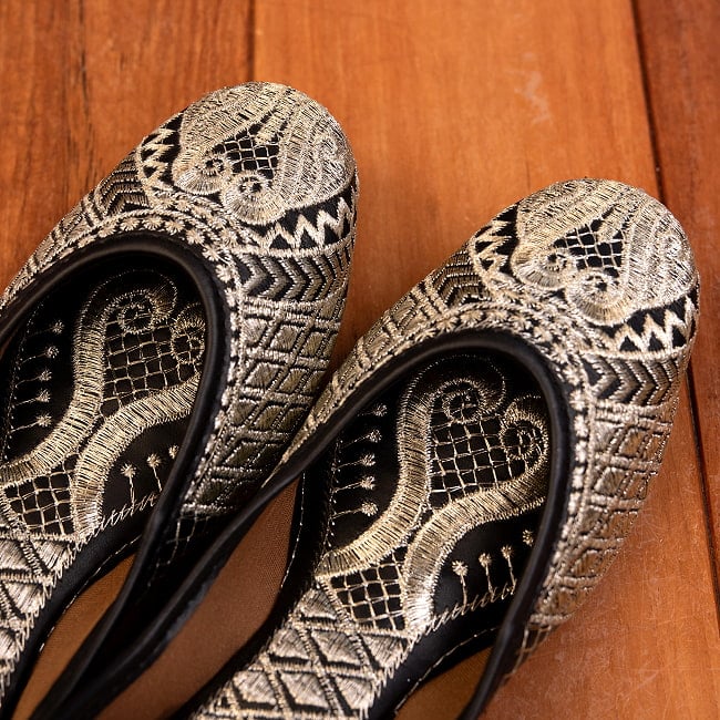 ゴージャス刺繍のマハラニフラットシューズ 8 - とても綺麗な装飾