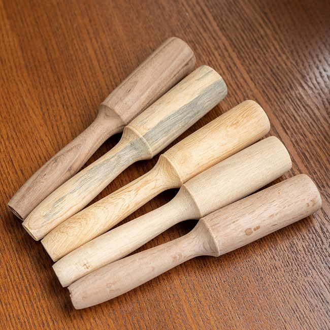 ナチュラル　シンギングボウルマレット　りん棒 7 - このように、天然の木材を使用しているので、木目のパターンや色合いはそれぞれ異なります。