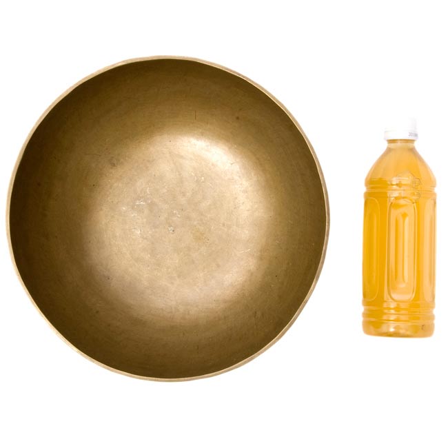 アンティックシンギングボウル 1982g(スティック付属) 3 - 上からの撮影となります。