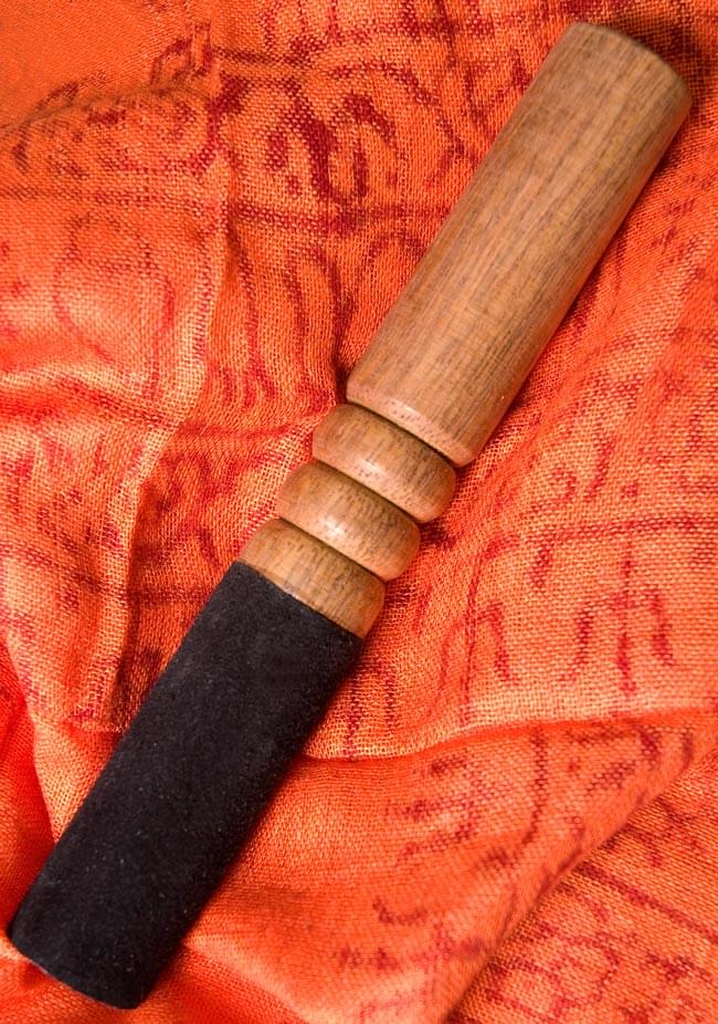 アンティックシンギングボウル 4598g(スティック付属) 4 - 木のスティックが付属します。