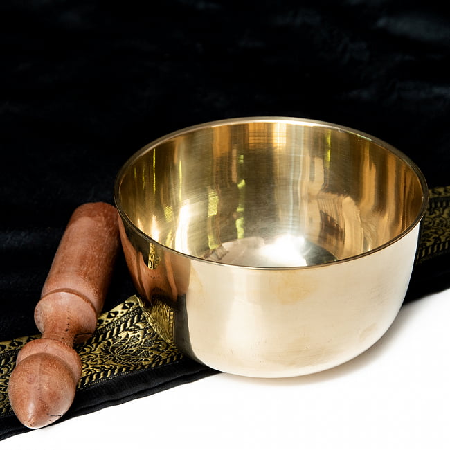 シンプルシンギングボウル 13cmの写真シンギングボール,シンプルシンギングボウル,シンギングボウル,Singing Bowl,ボウル,ネパール 楽器,ネパール 打楽器,民族楽器