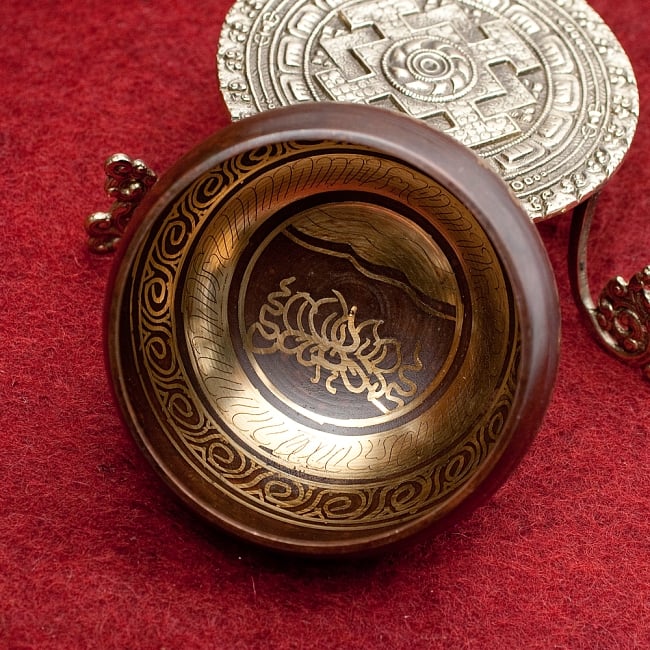 【一点物】チベタンシンギングボウル【音階:F】 354g(スティック付属) 3 - 上からの撮影となります。