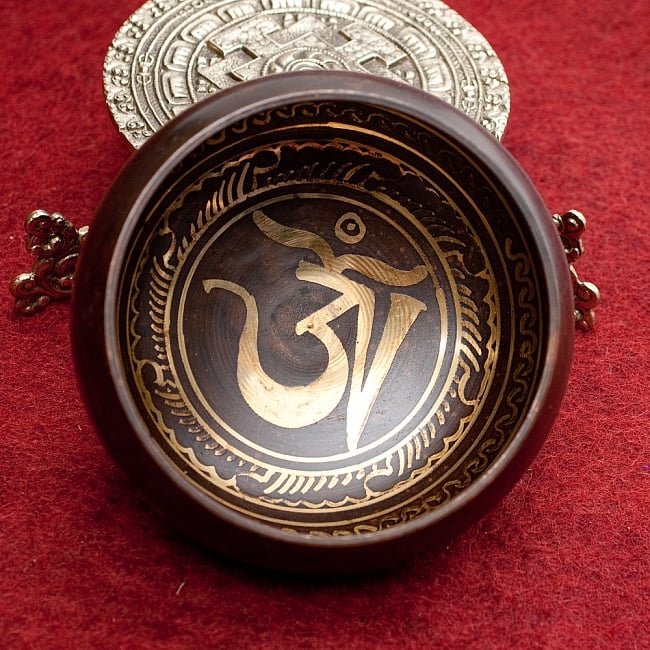 【一点物】チベタンシンギングボウル【音階:F】 440g(スティック付属) 3 - 上からの撮影となります。