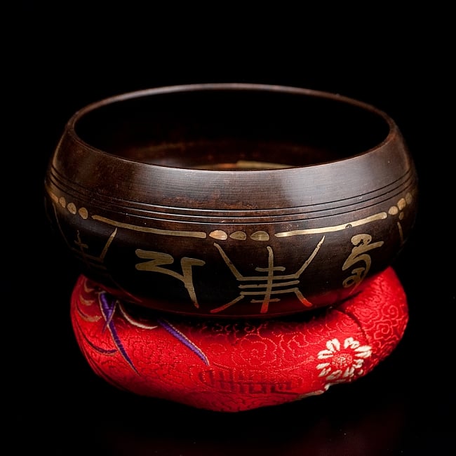 【一点物】チベタンシンギングボウル【音階:F】 440g(スティック付属)の写真シンギングボウル,チベタンシンギングボウル,シンギングボール,ネパール 楽器,ネパール 打楽器,民族楽器,ヨガ,チルアウト