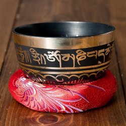 【一点物・ワケあり】高音質ブラックシンギングボウル【音階:D】 385g(スティック付属)の商品写真