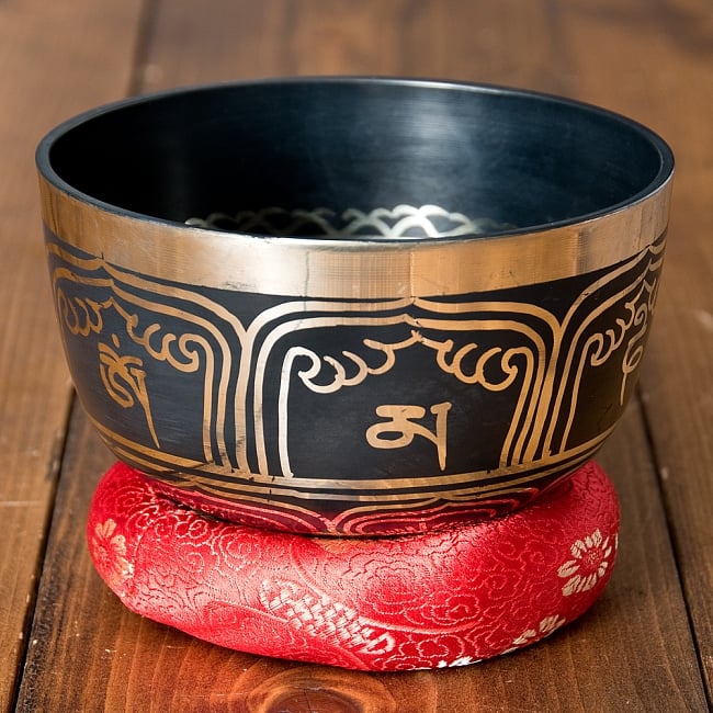 【一点物】高音質ブラックシンギングボウル【音階:Bb】 621g(スティック付属)の写真