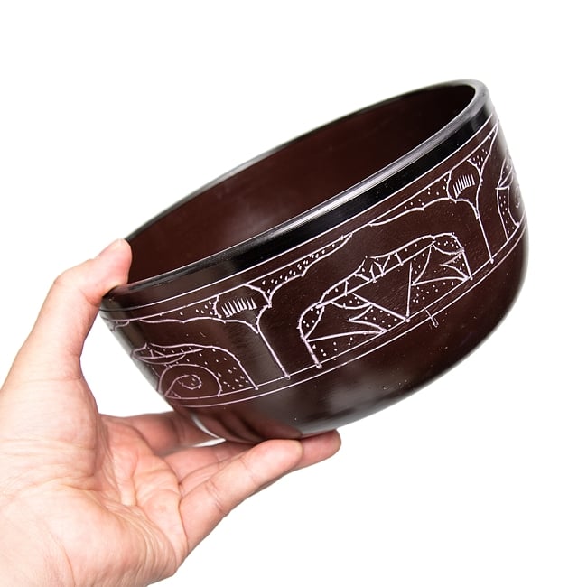 【一点物】ライトウェイトシンギングボウル - 直径:19.5cm キー:C# 6 - 手に取るとこれくらいの大きさです・