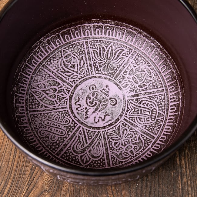 【一点物】ライトウェイトシンギングボウル - 直径:18cm キー:B 4 - 内側の様子を見てみました。