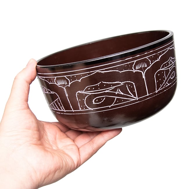 【一点物】ライトウェイトシンギングボウル - 直径:18cm キー:B 6 - 手に取るとこれくらいの大きさです・