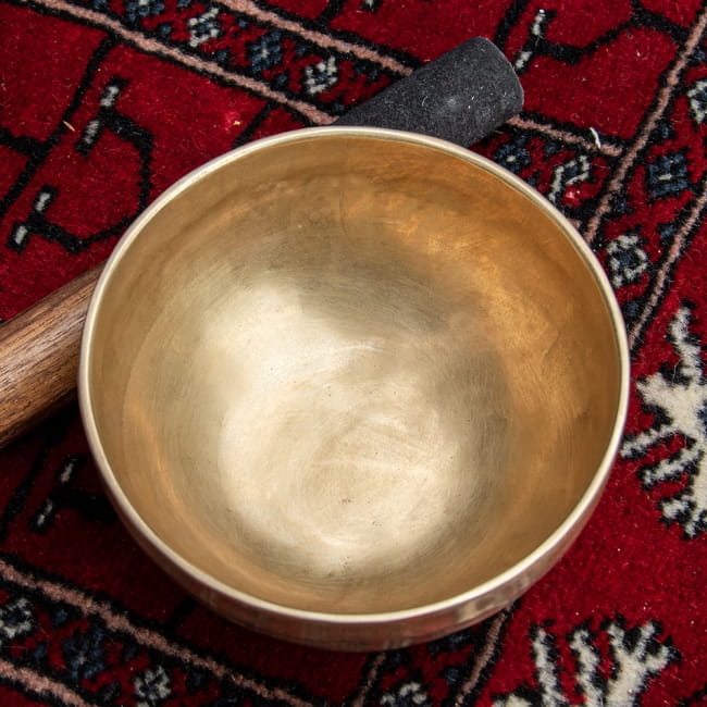 【一点物】アンティックシンギングボウル【音階:D】 402g(スティック付属) 3 - シンギングボウル内側の写真です