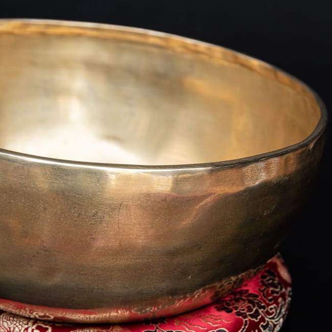 【一点物】アンティックシンギングボウル【音階:E】 1878g(スティック付属) 2 - 拡大写真です。
