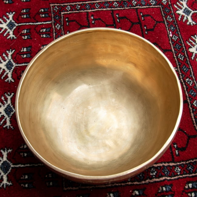 【一点物】アンティックシンギングボウル【音階:E】 1878g(スティック付属) 3 - シンギングボウル内側の写真です