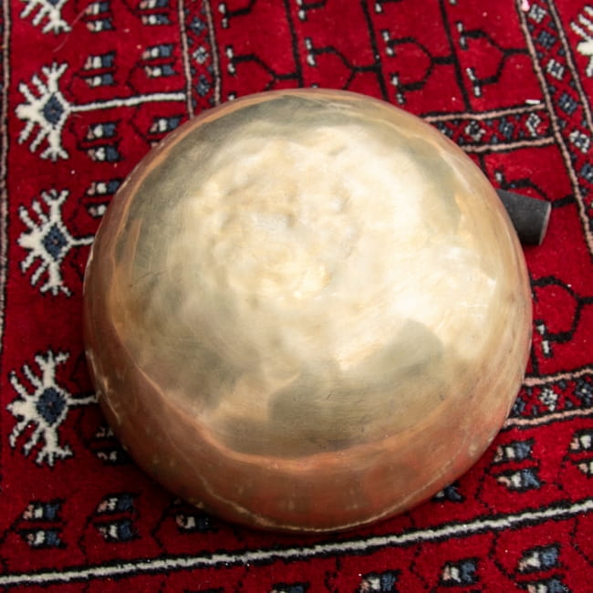 【一点物】アンティックシンギングボウル【音階:E】 1878g(スティック付属) 4 - 裏側の写真です