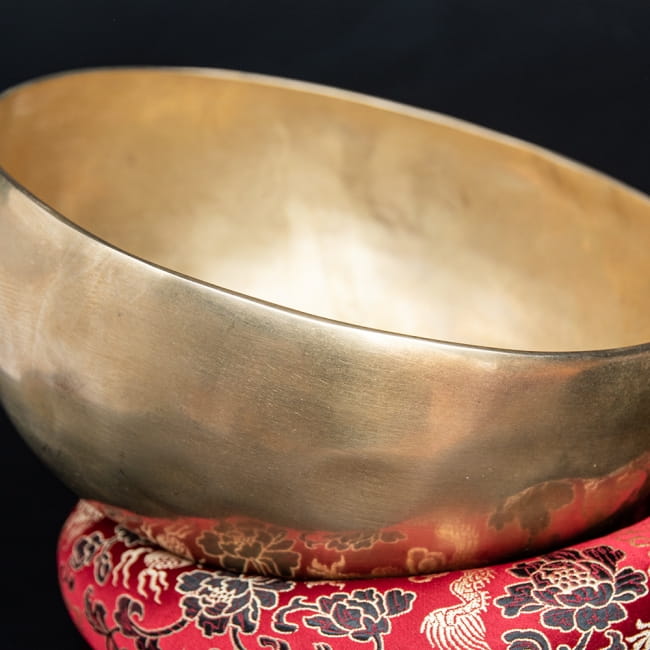 【一点物】アンティックシンギングボウル【音階:C】 948g(スティック付属) 2 - 拡大写真です。