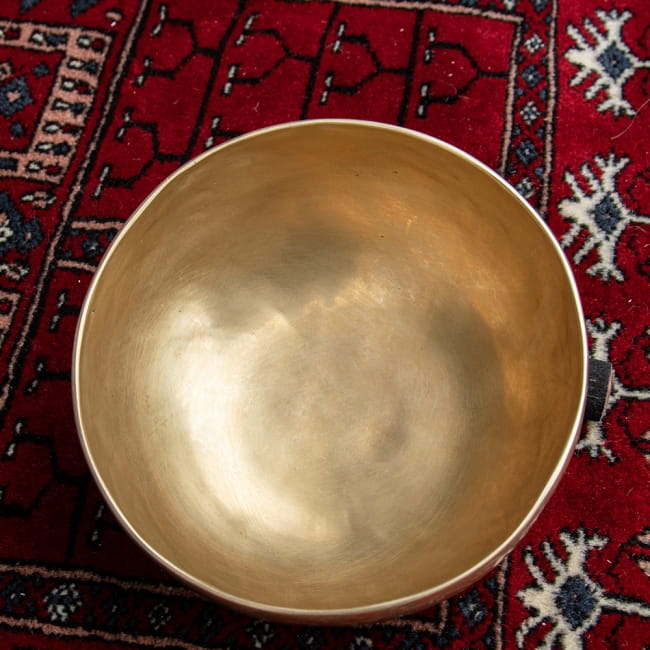 【一点物】アンティックシンギングボウル【音階:C】 948g(スティック付属) 3 - シンギングボウル内側の写真です