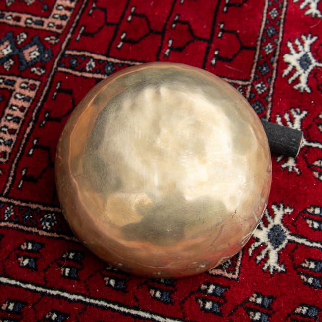 【一点物】アンティックシンギングボウル【音階:C】 948g(スティック付属) 4 - 裏側の写真です