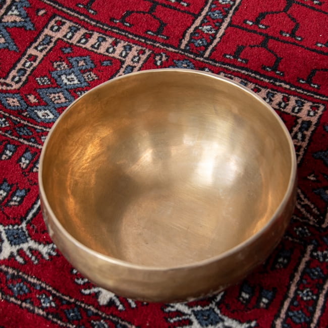 【一点物】アンティックシンギングボウル【音階:D】 947g(スティック付属) 3 - シンギングボウル内側はこのようになっております。