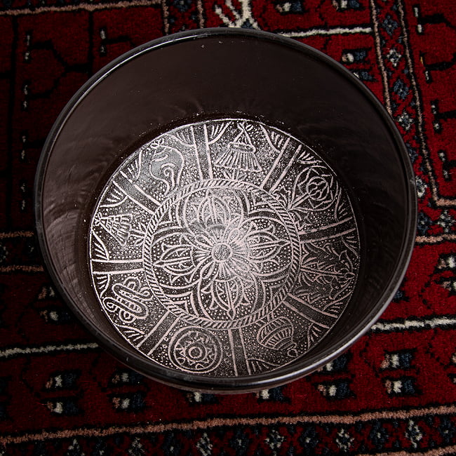 【一点物】ライトウェイトシンギングボウル - 音階:D 直径19.5cm程度 4 - 内側の様子を見てみました。