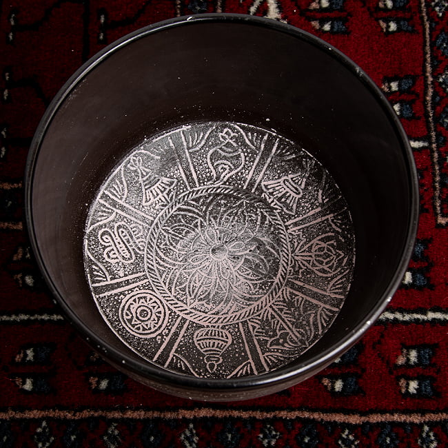 【一点物】ライトウェイトシンギングボウル - 音階：D 直径18cm程度 4 - 内側の様子を見てみました。