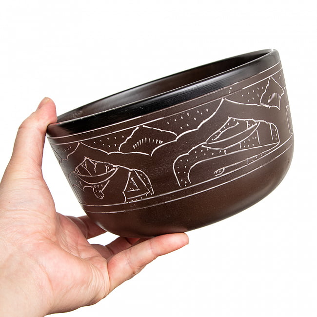 【一点物】ライトウェイトシンギングボウル - 音階：D 直径18cm程度 6 - 手に取るとこれくらいの大きさです・