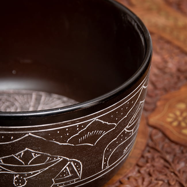 【一点物】ライトウェイトシンギングボウル - 音階：C# 直径18cm程度 3 - 縁の部分をスティックでこすることで豊かな倍音が広がります。