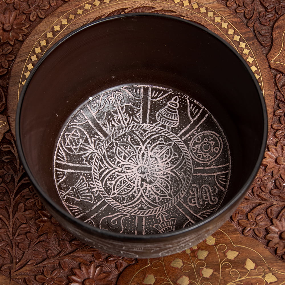 【一点物】ライトウェイトシンギングボウル - 音階：D 直径16.5cm程度1枚目の説明写真です