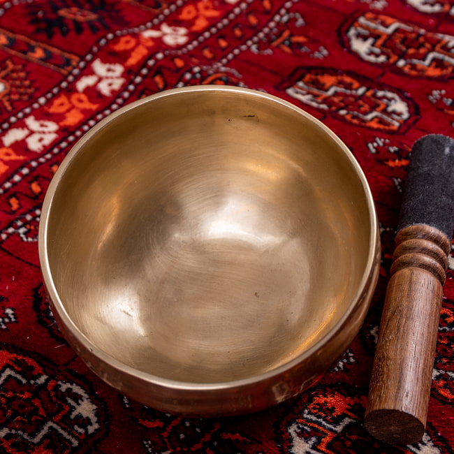 【一点物】アンティックシンギングボウル【音階:B】約610g(スティック付属) 3 - シンギングボウル内側の写真です