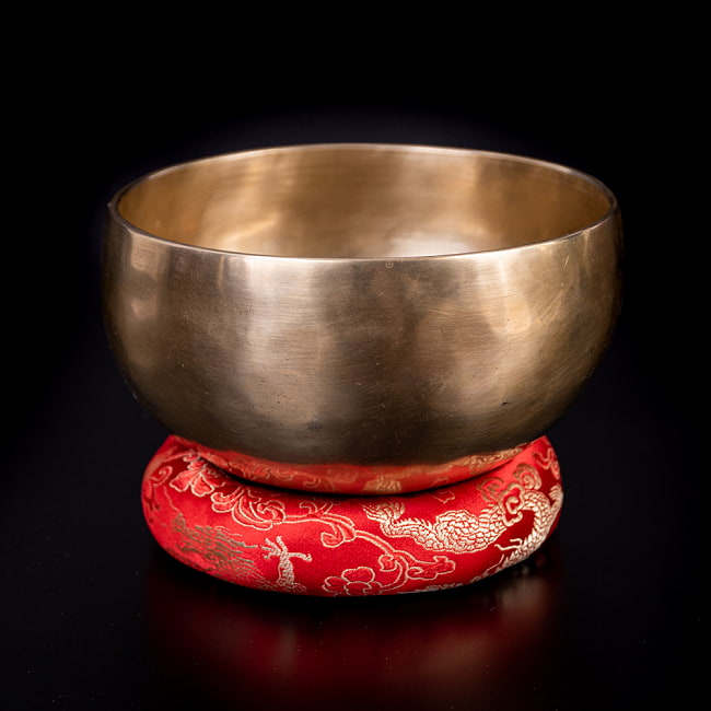 【一点物】アンティックシンギングボウル【音階:B】約610g(スティック付属)の写真アンティーク,シンギングボウル,アンティック シンギングボウル,ネパール 楽器,ネパール 打楽器,民族楽器
