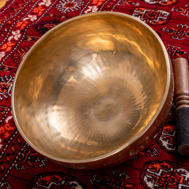 【一点物】アンティックシンギングボウル【音階:Eb】約1470g(スティック付属) 3 - シンギングボウル内側の写真です
