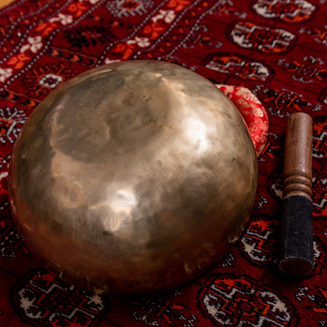 【一点物】アンティックシンギングボウル【音階:Eb】約1470g(スティック付属) 4 - 裏側の写真です