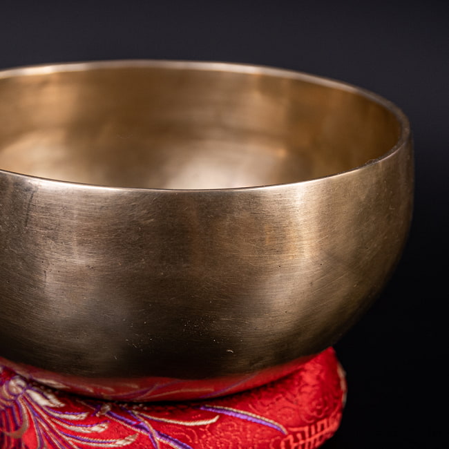 【一点物】アンティックシンギングボウル【音階:Ab】約580g(スティック付属) 2 - 拡大写真です。