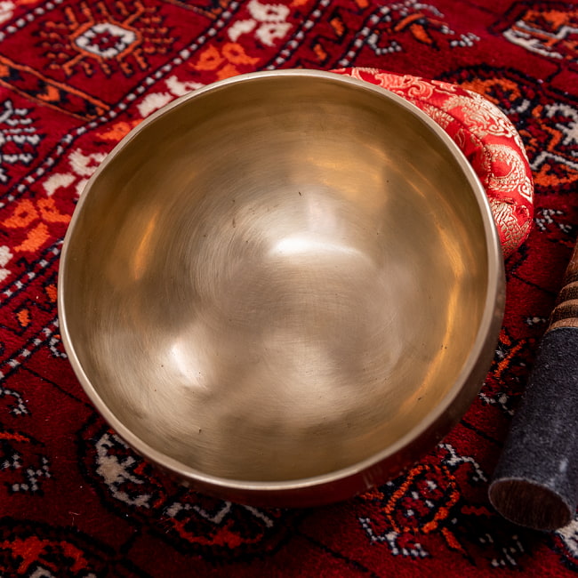 【一点物】アンティックシンギングボウル【音階:Ab】約580g(スティック付属) 3 - シンギングボウル内側の写真です