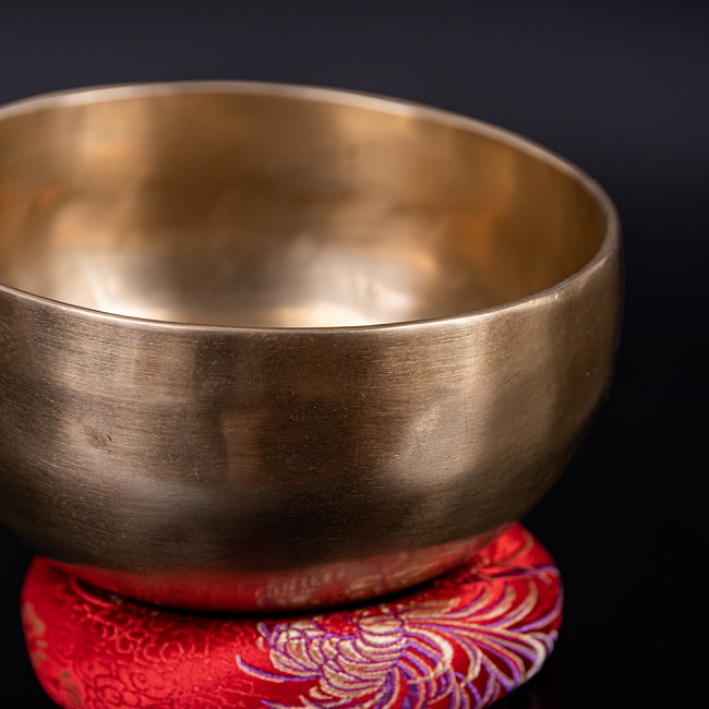 【一点物】アンティックシンギングボウル【音階:E】約590g(スティック付属) 2 - 拡大写真です。