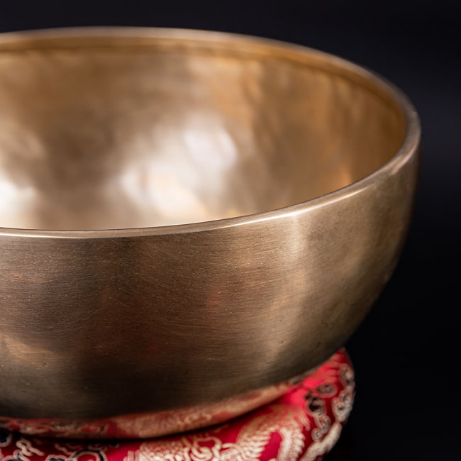 【一点物】アンティックシンギングボウル【音階:Eb】約1820g(スティック付属) 2 - 拡大写真です。